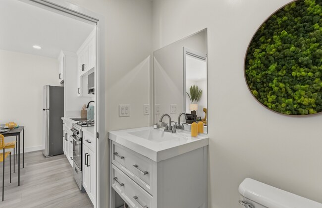 35th-Pl-ADU-bathroom-650x420