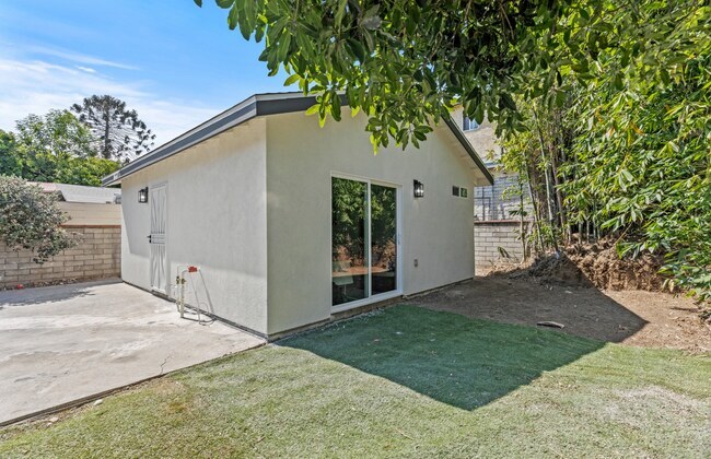 yard-and-driveway-35th-Pl-ADU-650x420