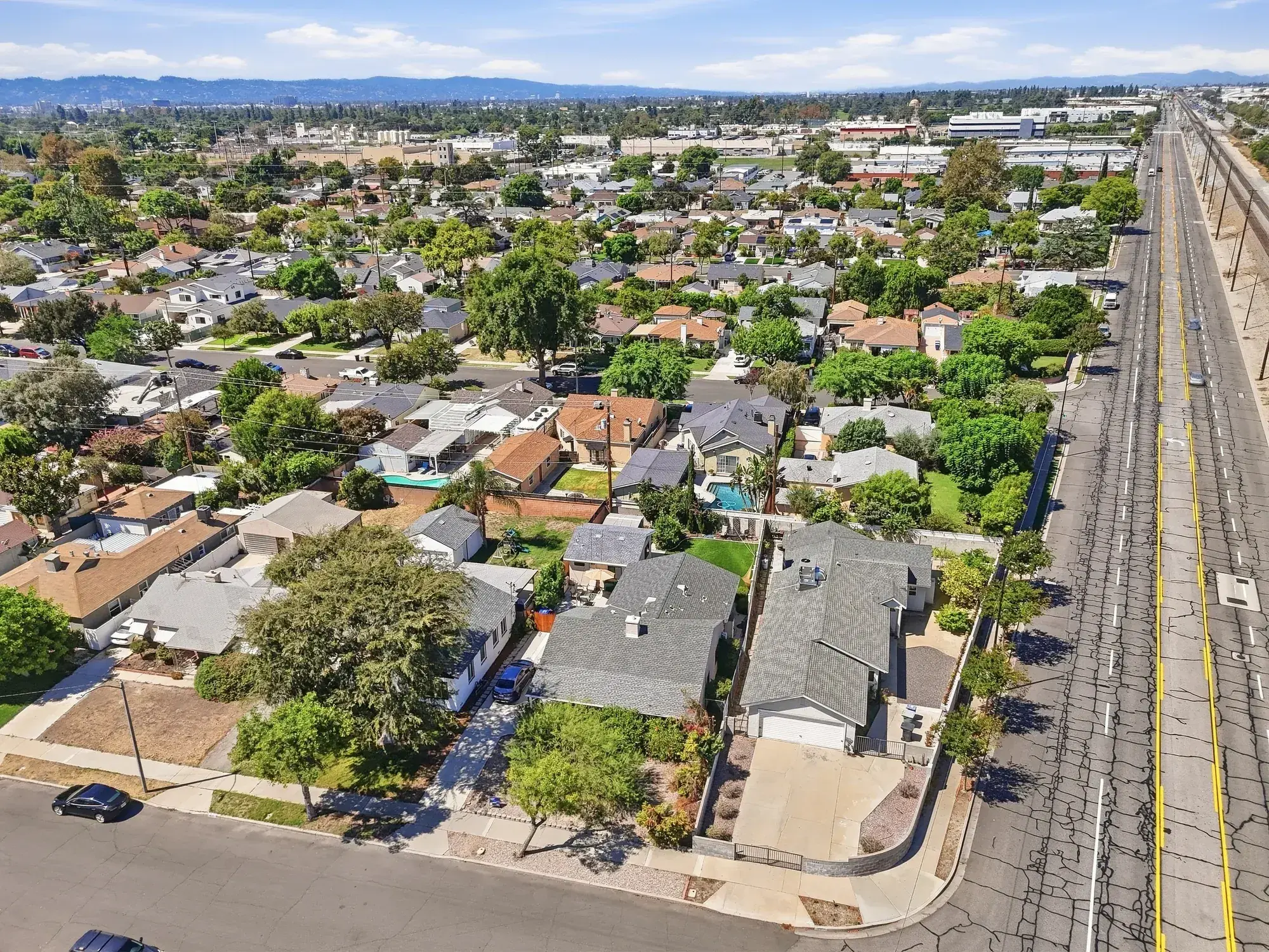 naomi-st-garage-conversion-burbank-aerial-context