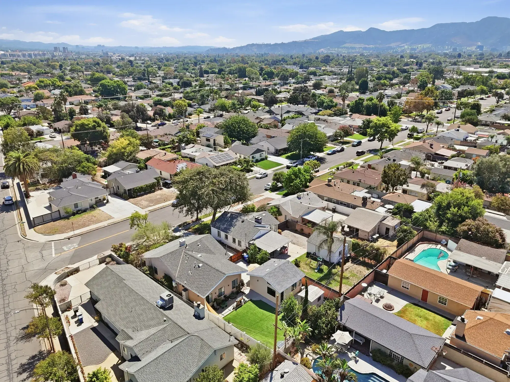 naomi-st-garage-conversion-burbank-aerial-neighborhood