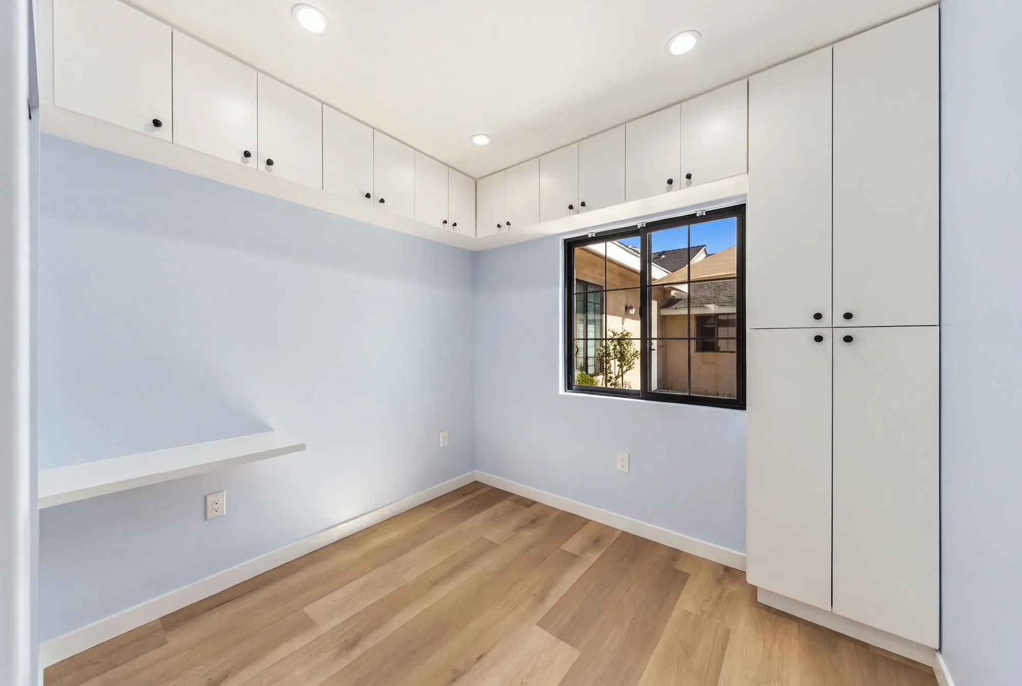 naomi-st-garage-conversion-burbank-bedroom-storage