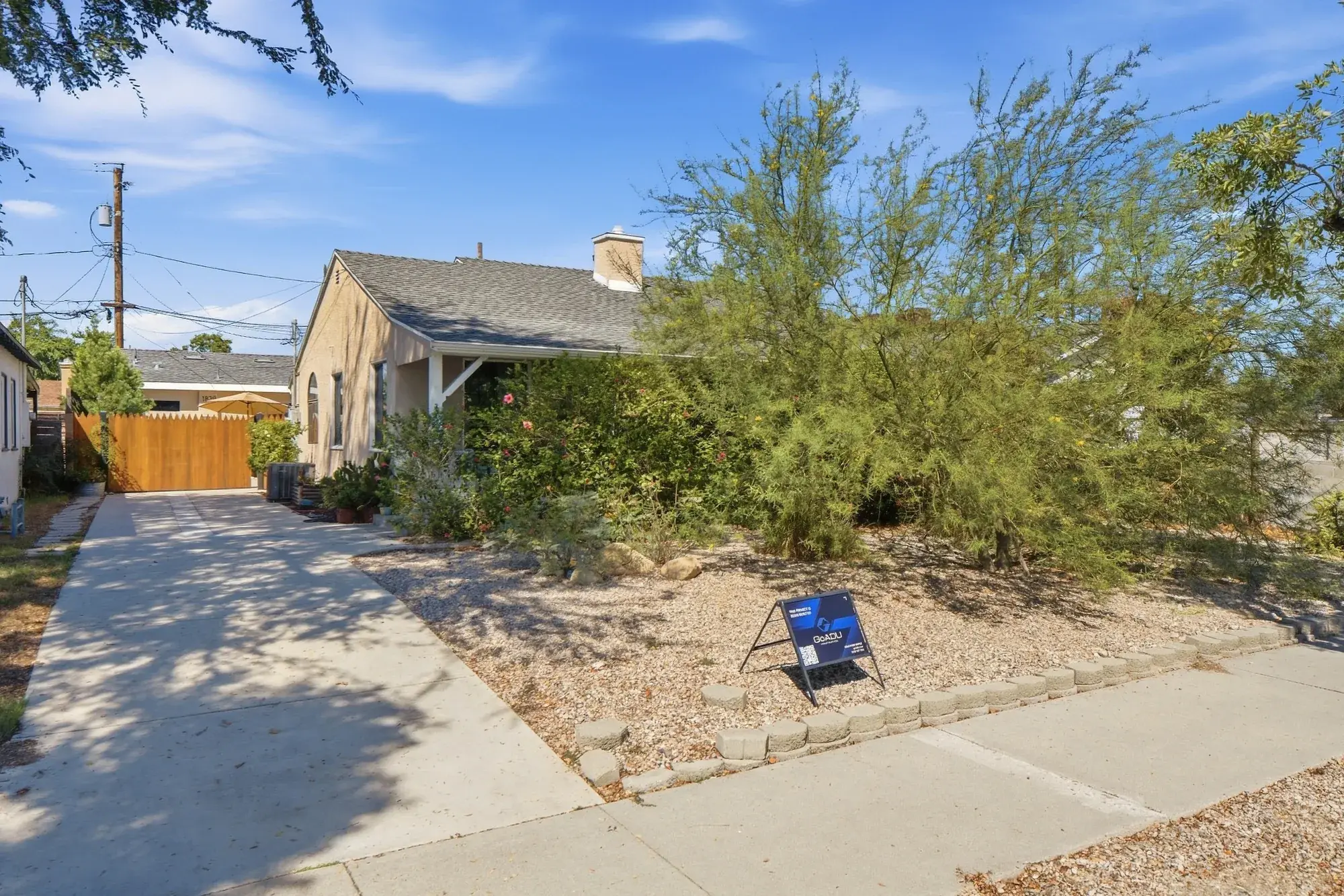 naomi-st-garage-conversion-burbank-front-exterior